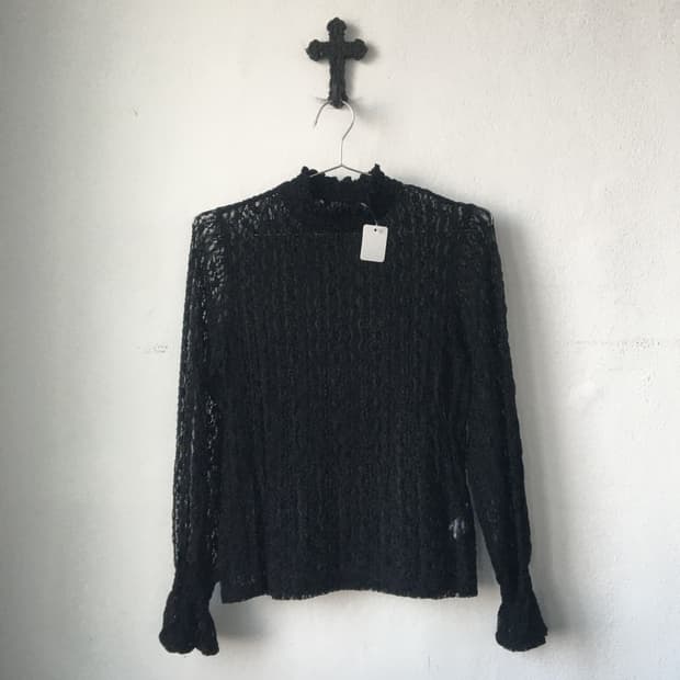 Lace high neck sleeve