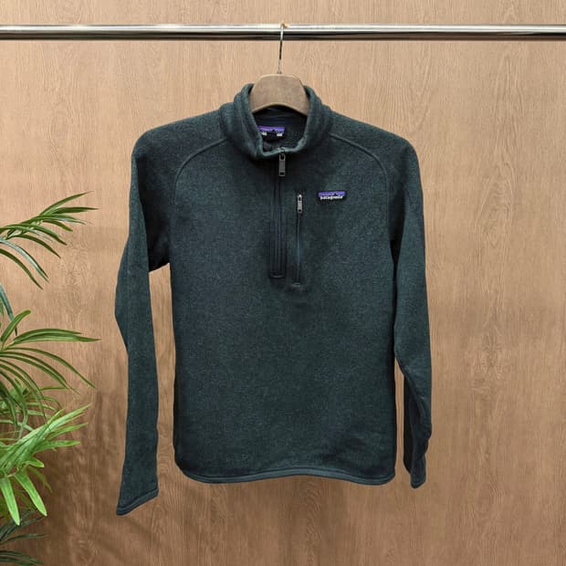파타고니아 클래식 하이넥 하프 집업 플리스 풀오버 로고 패치 디테일 그린