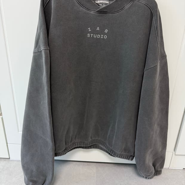 IAB STUDIO 아이앱 스튜디오 피그먼트 크루넥 맨투맨