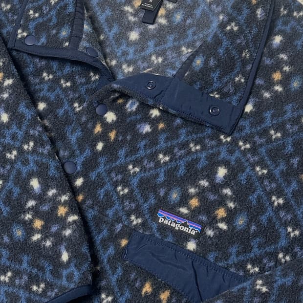 파타고니아 신칠라 아즈텍 패턴 네이비