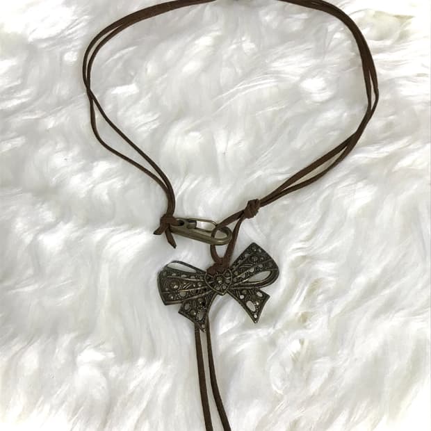 빈티지 엔틱 골드 리본 스웨이드 끈 길이조절 목걸이