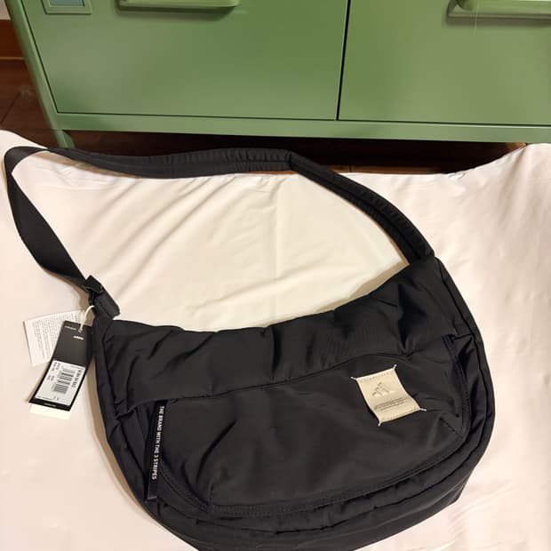 아디다스 반달 크로스백