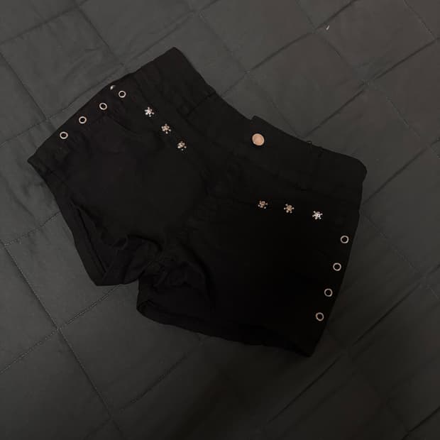 반바지 블랙 아일렛