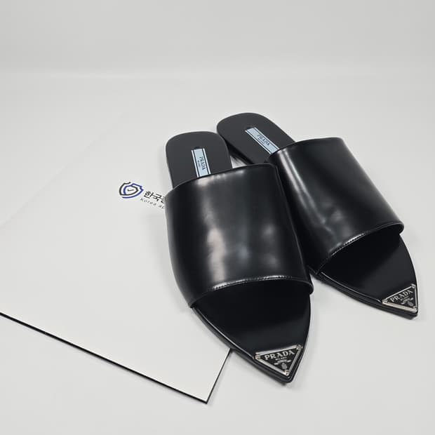 프라다 삼각로고 브러시디 러더 슬리퍼 뮬 ( 260 )