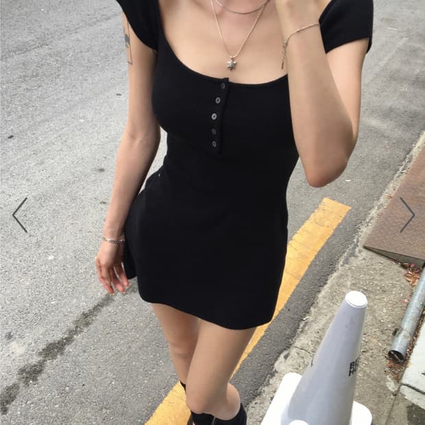 페일제이드 Deep Square-Neck Knit Dress