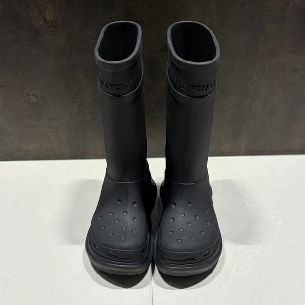 발렌시아가 크록스 레인부츠 36