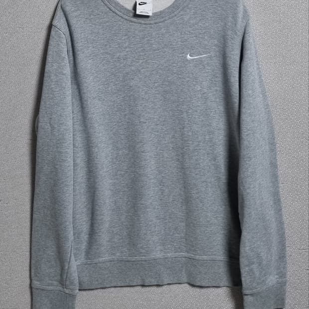 L (77) 나이키 그레이 맨투맨