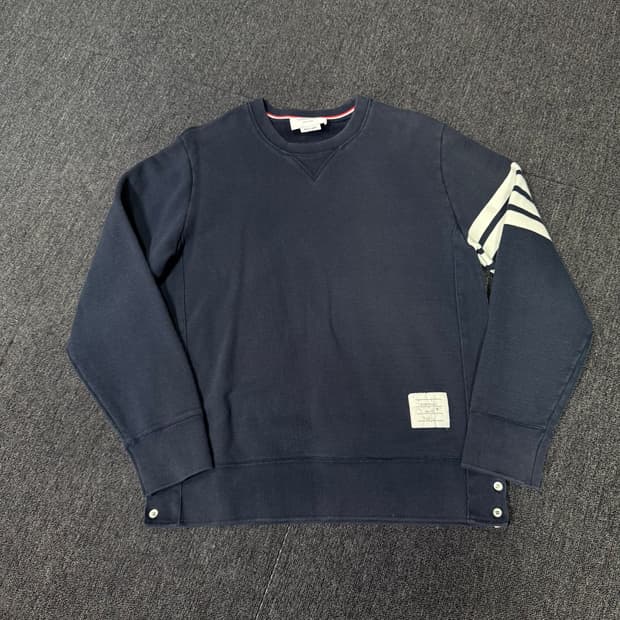 톰브라운 사선완장 맨투맨 