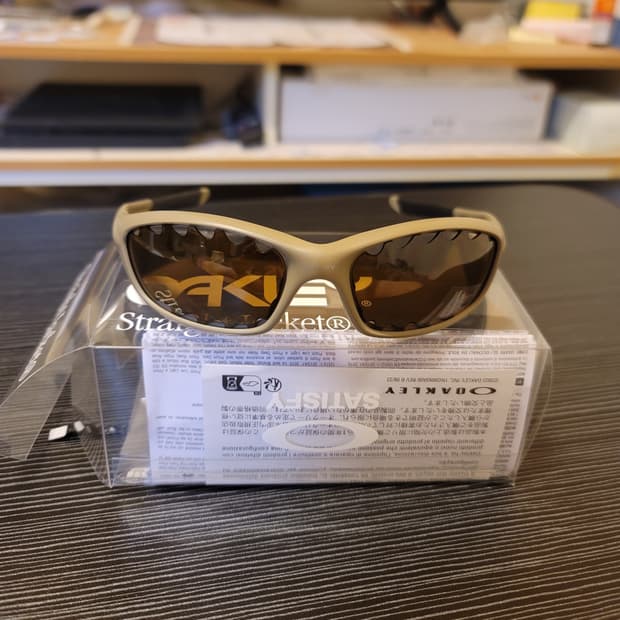 오클리 새티스파이 스트레이트 자켓 매트 터레인 탄