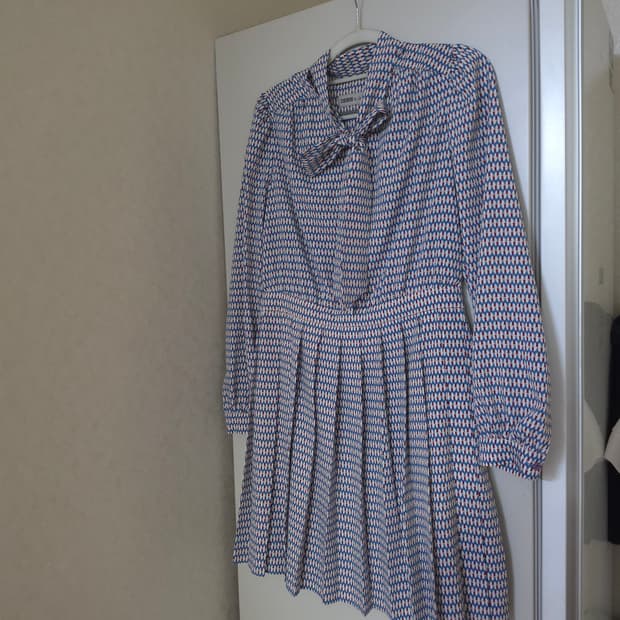 앤디앤뎁 블루 패턴 리본 플리츠 원피스