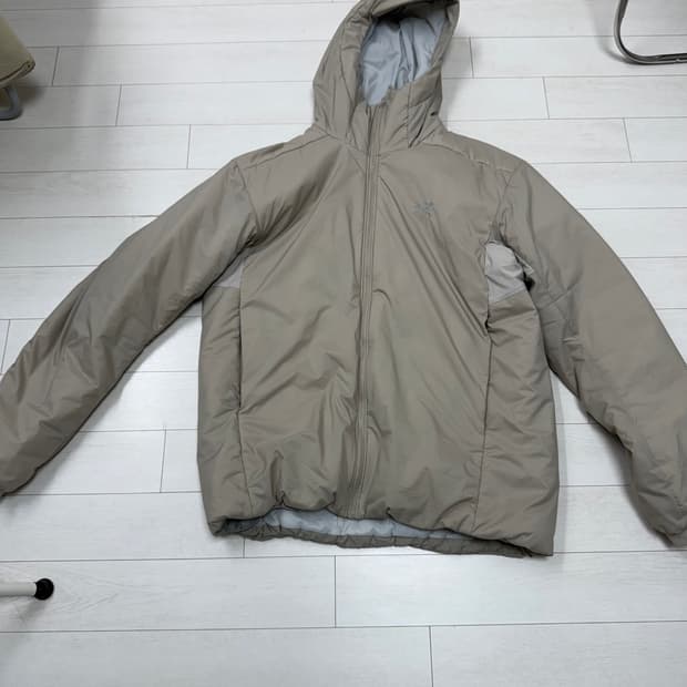 아크테릭스 아톰 헤비웨이트 룬 색상 L 사이즈 크림가 66만원 + 수수료