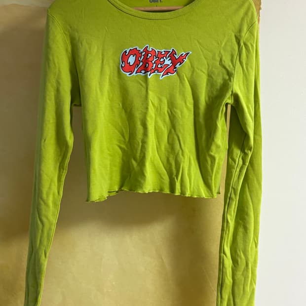 Obey 롱 슬리브리스 크롭 탑