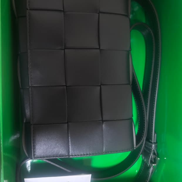 보테가 베네타 카세트백 다크모스