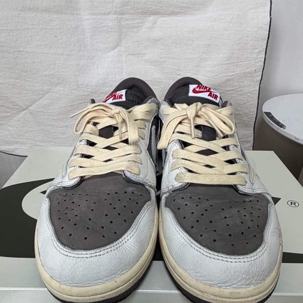 나이키 조던1로우 트래비스스캇 리버스모카