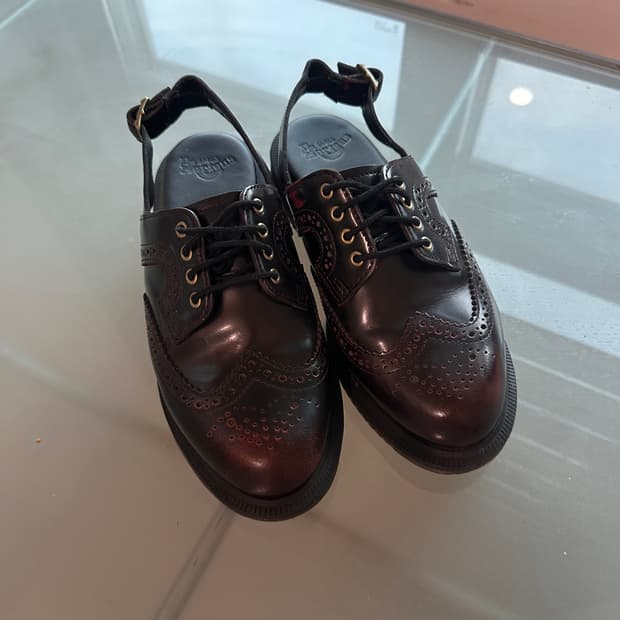 닥터마틴(Dr. Martens) 슬링백 브로그(Slingback B