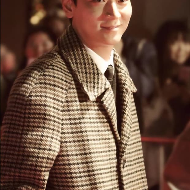 생로랑 하운드투스 벨티드 강동원 코트