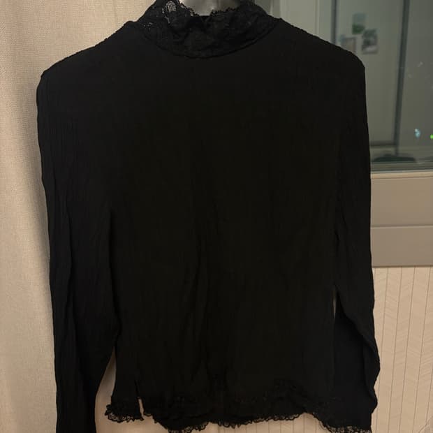 레이스 플리츠 목폴라 