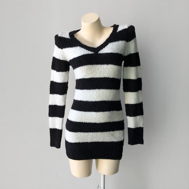 블랙 스트라이프 소프트 니트 원피스