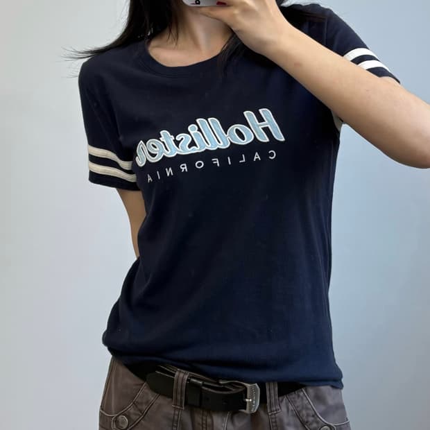 홀리스터 스펠아웃 네이비 반팔 티셔츠