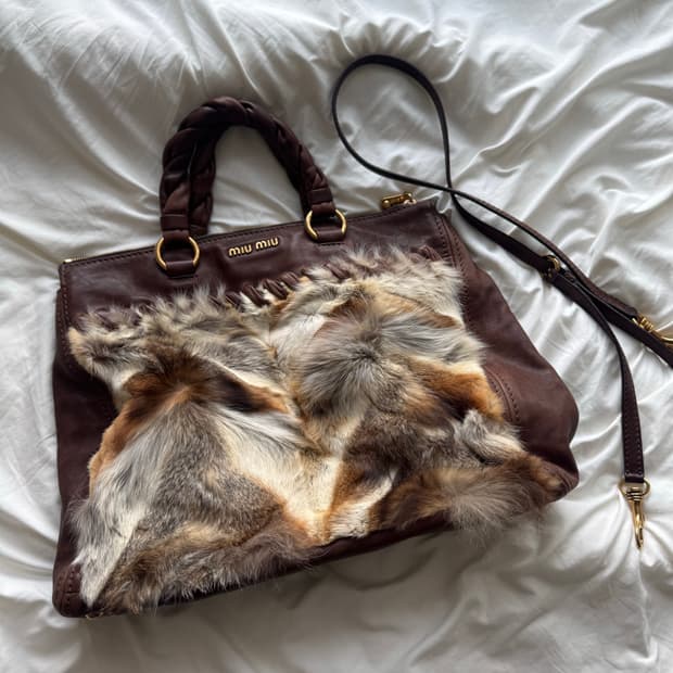 미우미우 브라운 퍼 가방