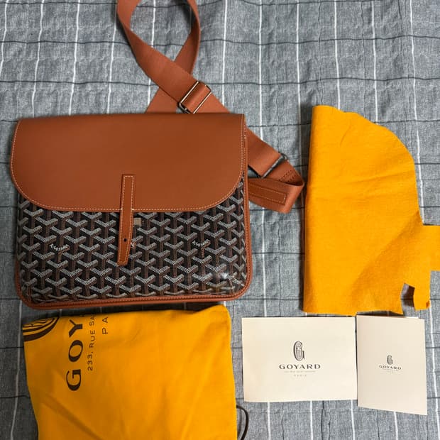 고야드 쿠르지에 메신저백 민트급  블랙탄 풀구성 판매 