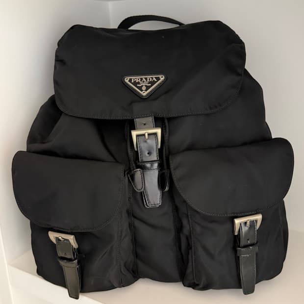 빈티지 프라다 백팩 미듐 [감정서 포함]