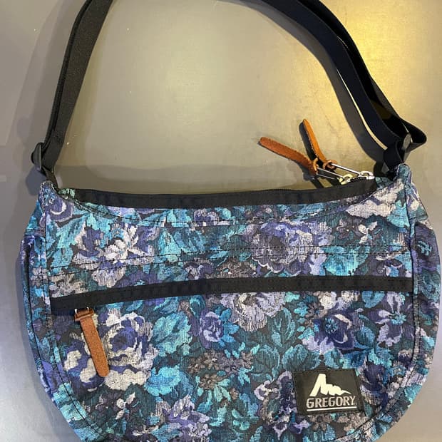 그레고리 플로랄 테피스트리 숄더백