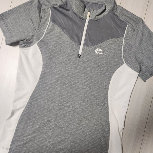 새상품급) 네파 여성 메쉬 하프집업 기능성 반팔티 사이즈 90 S

여러