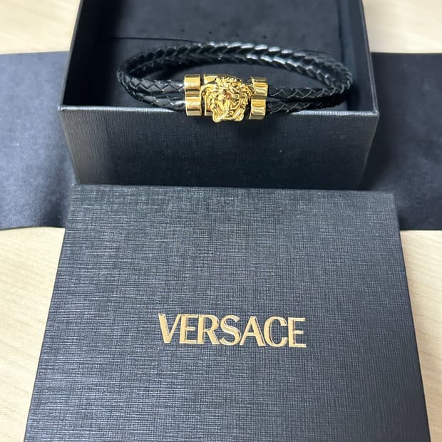 크림에서 산 베르사체 팔찌 새상품 급처
