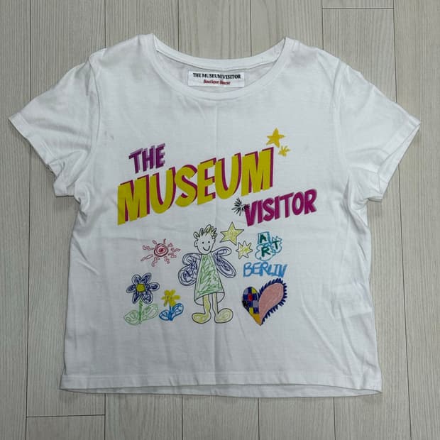 더 뮤지엄 비지터 PUTTI PRINTED CROP T-SHIRTS os