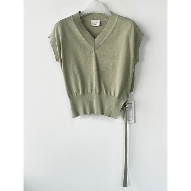 이태리 ALYSI 스트랩 브이넥 니트 베스트