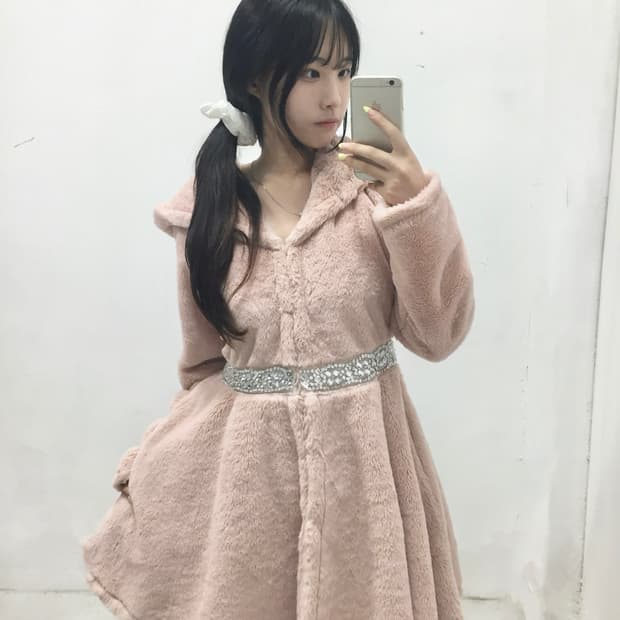 로걀 핑크 큐빅 퍼 롱코트