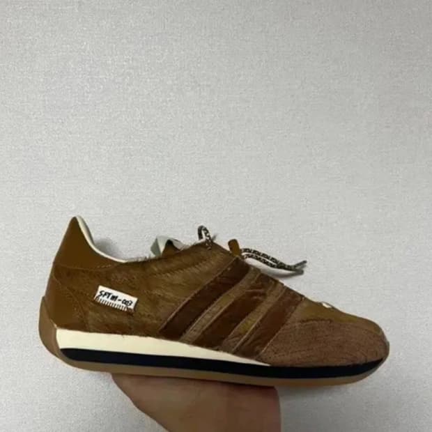 [255] 아디다스 송 포 더 뮤트 컨트리 OG 브론즈 브라운 송포뮤