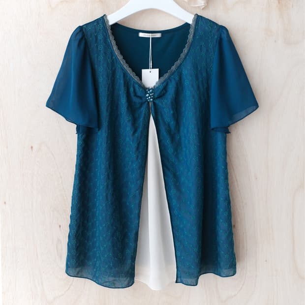 axes femme) lace layered half T