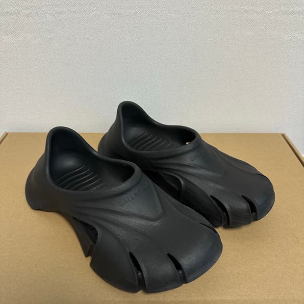 [40] 발렌시아가 몰드 클로즈드 블랙