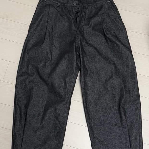 COOR 언체인징 플리츠 데님 팬츠