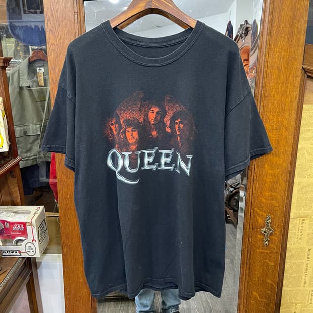 QUEEN merchandise Band