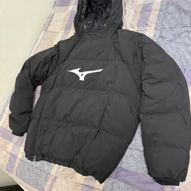 미즈노 패딩 블랙 판매합니다. (XL)