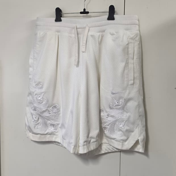 키스 x 나이키 르브론 클록 쇼츠 XL