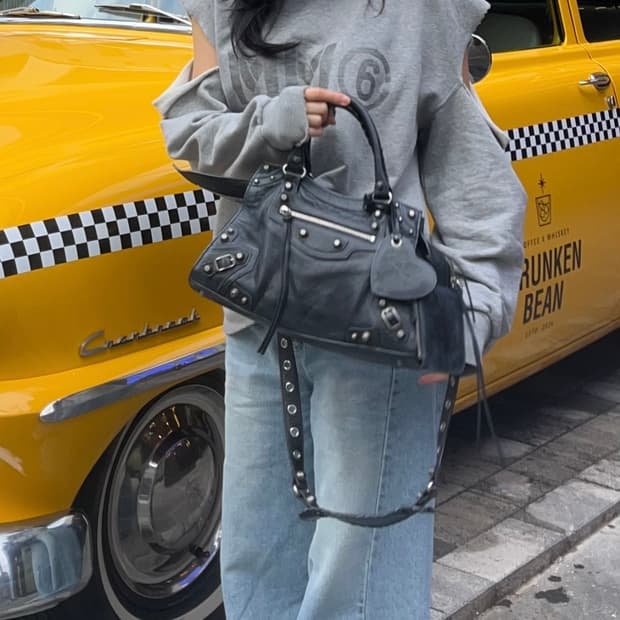 MM6 어깨트임 맨투맨