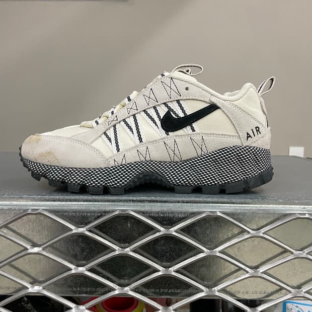 나이키 에어 휴마라 페일 아이보리 블랙 245