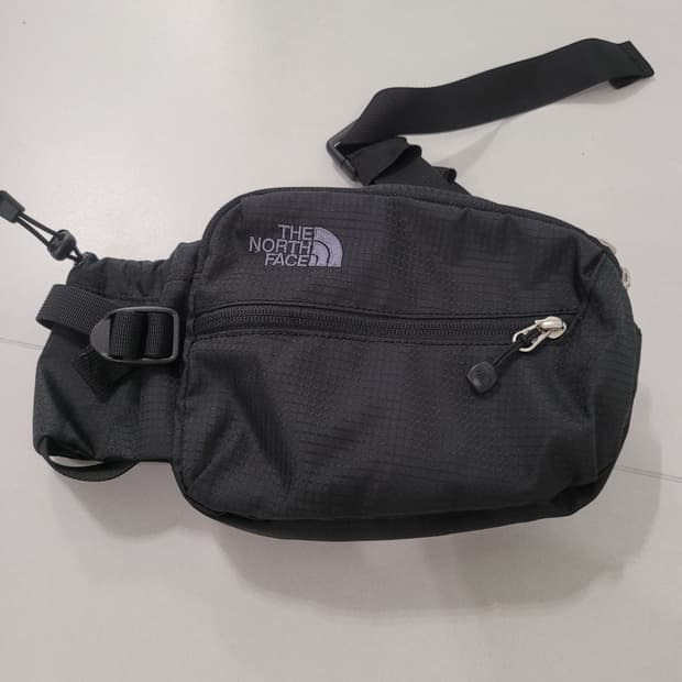 가벼운 외출의 완벽한 파트너, 노스페이스 보틀  힙색