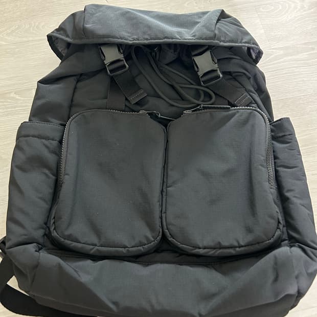 유니클로 멀티포켓 백팩 블랙