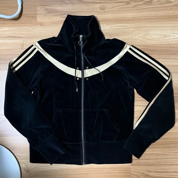 아디다스 벨벳져지 