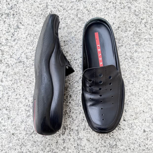 프라다 스포츠 펀칭 레더 홀 슬립온 로퍼 37.5