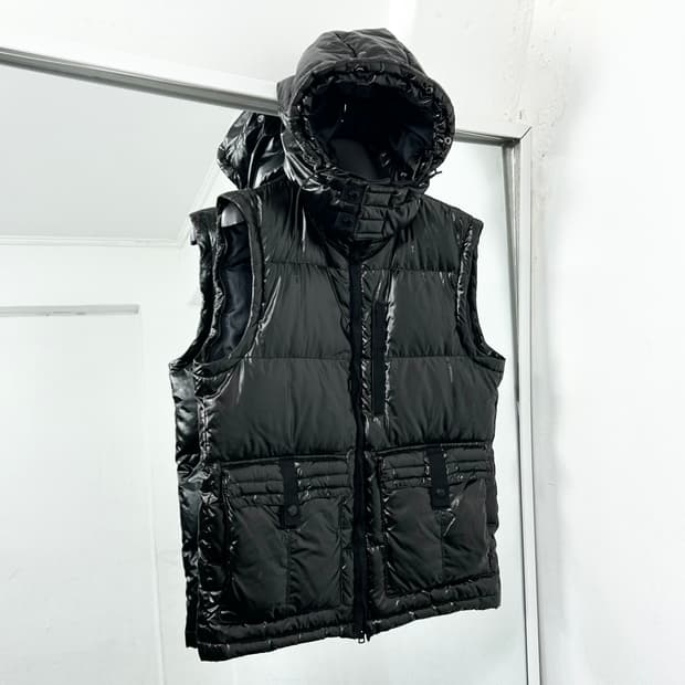아르마니 익스체인지 글로스 구스다운 패딩 조끼