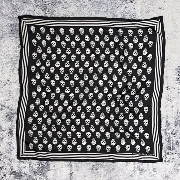 알렉산더 맥퀸 스컬 스카프 OS