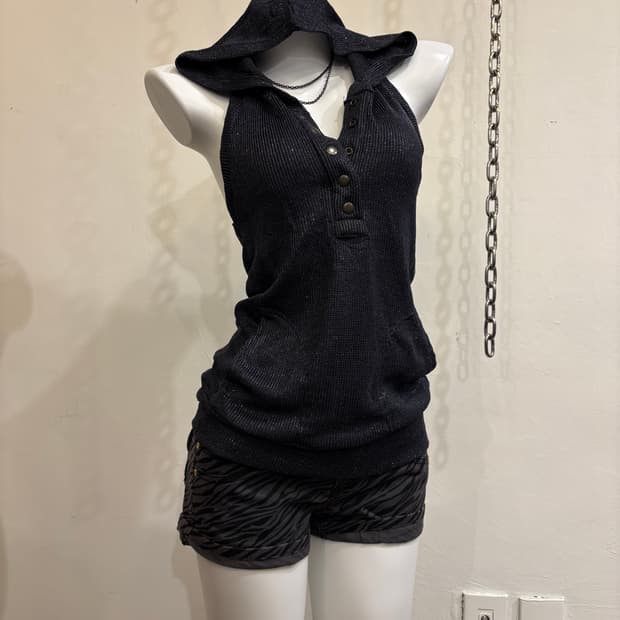 버튼 후드 글리터 블랙 슬리브리스 갸루 y2k