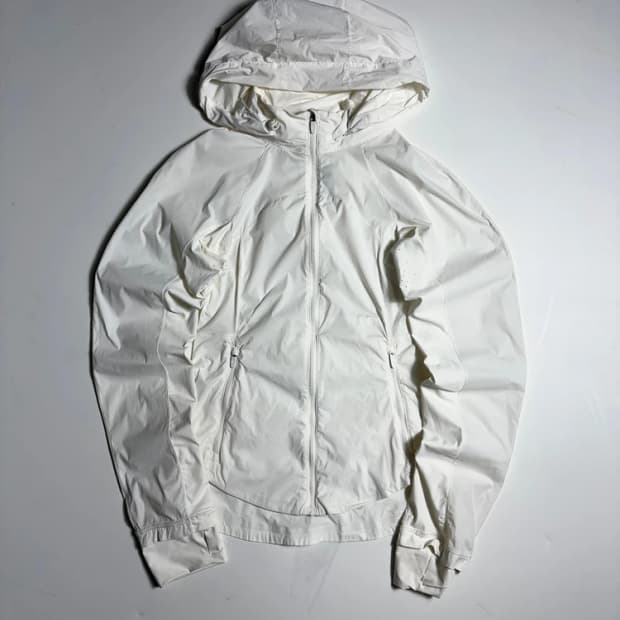 룰루레몬 Lululemon 화이트 러닝 바람막이 후드 자켓 R2038