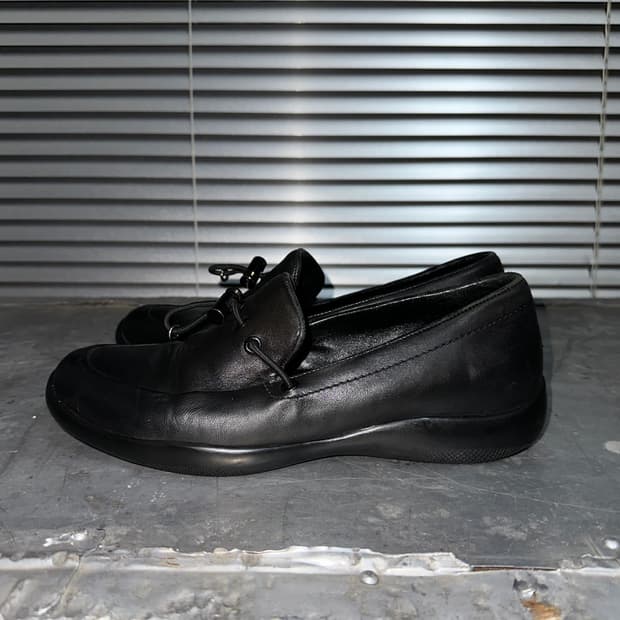 00s 블랙 프라다 스포츠 로퍼